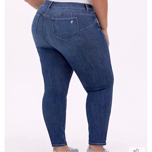 Torrid Destructed Bombshell Straight 16 X-Short - Picture 3 of 16